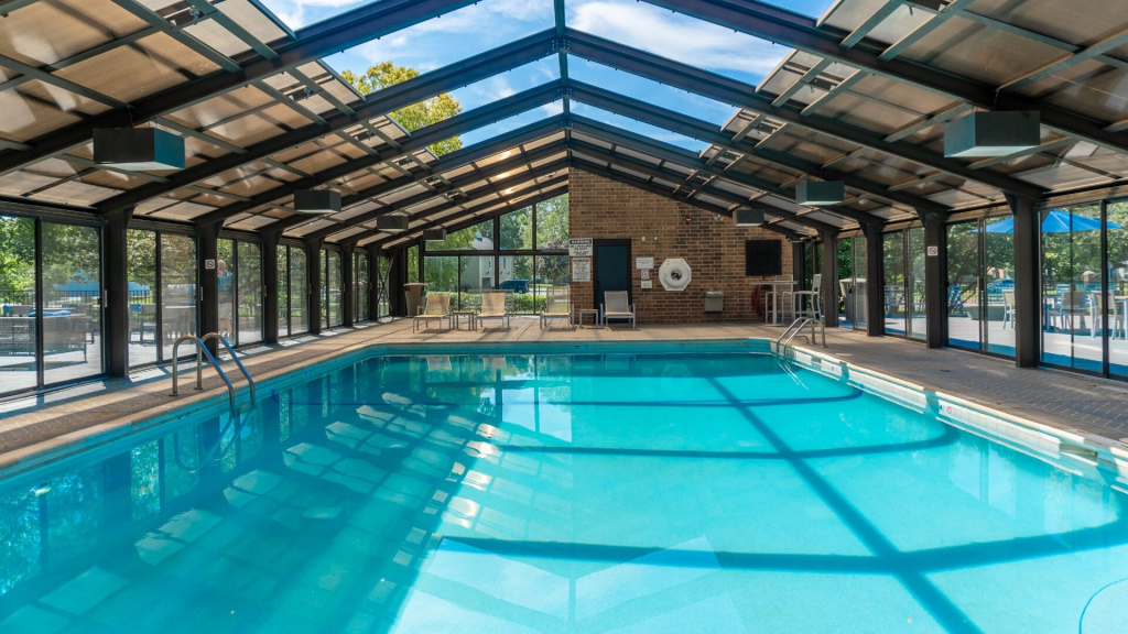 The Iroquois Club Apartment Homes for Rent in Naperville, IL