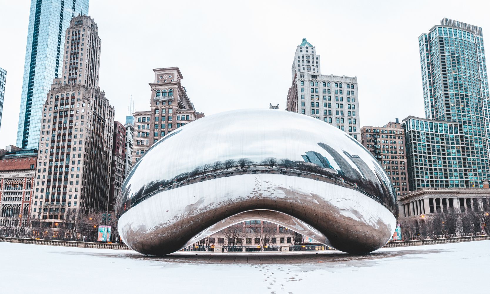 Image of "the Bean" in Chicago with snow on the ground