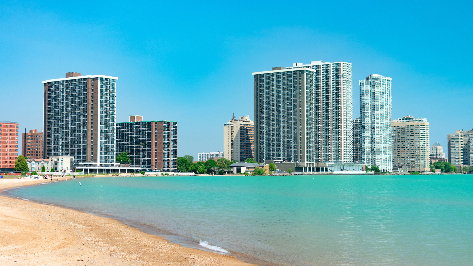 Residential buildings and skyscrapers along Lake Michigan in Edgewater, Chicago