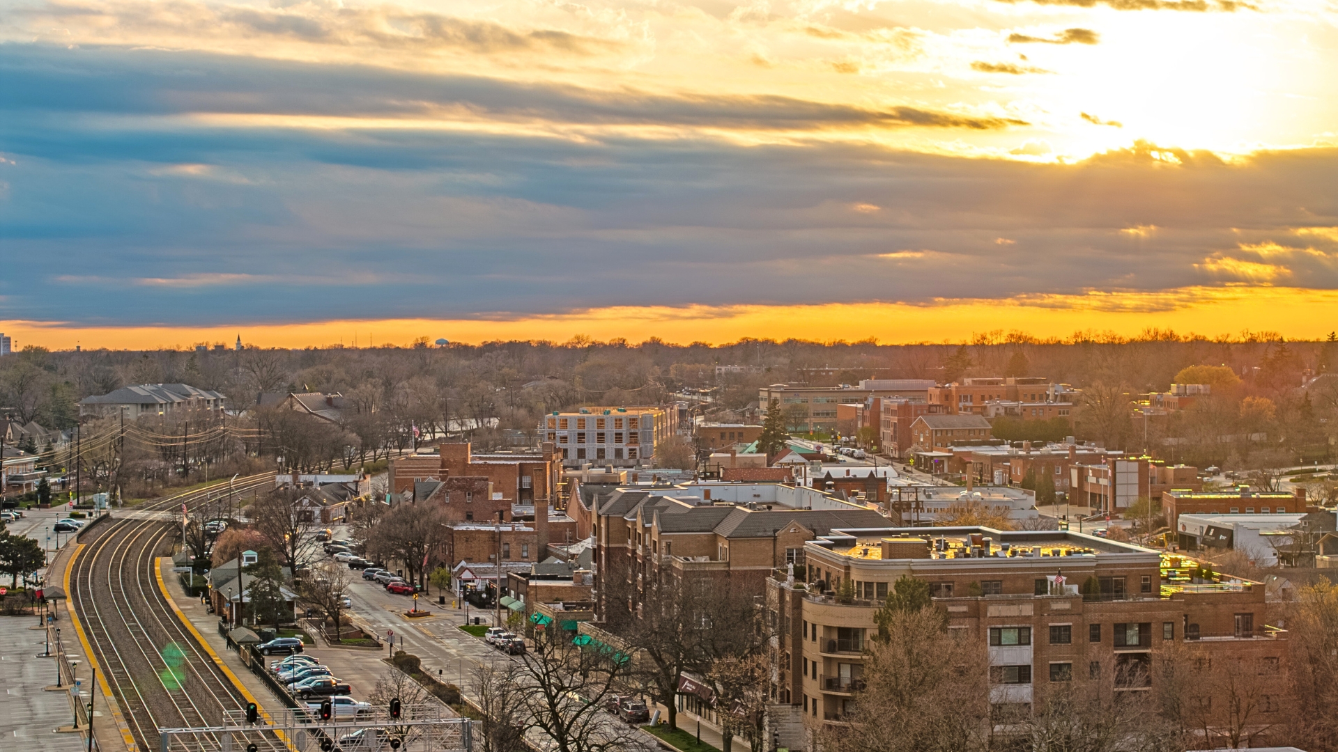 Aerial view image of the Glen Ellyn, IL, suburbs