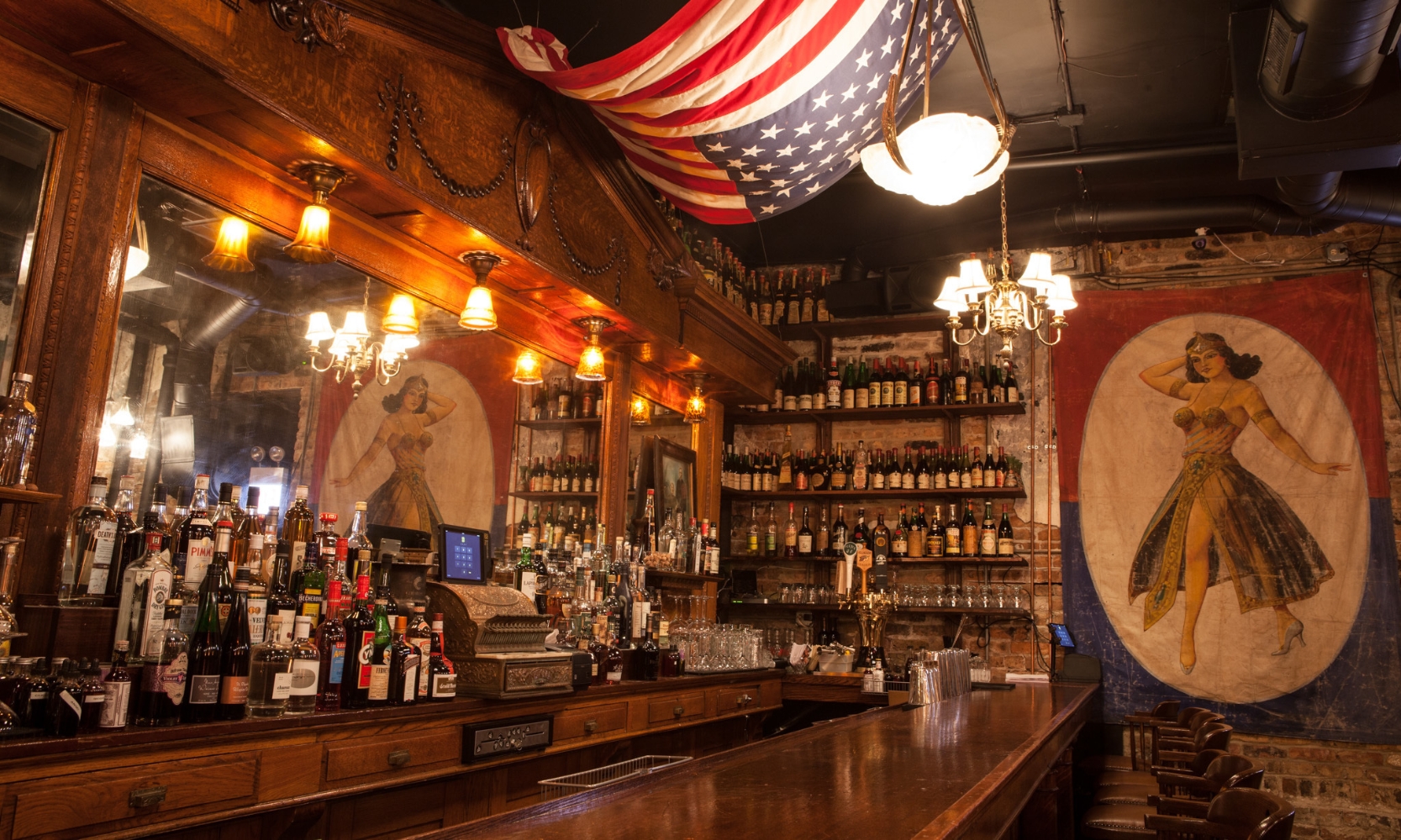 An interior image of The Drifter speakeasy bar with a vintage setting in River North, Chicago