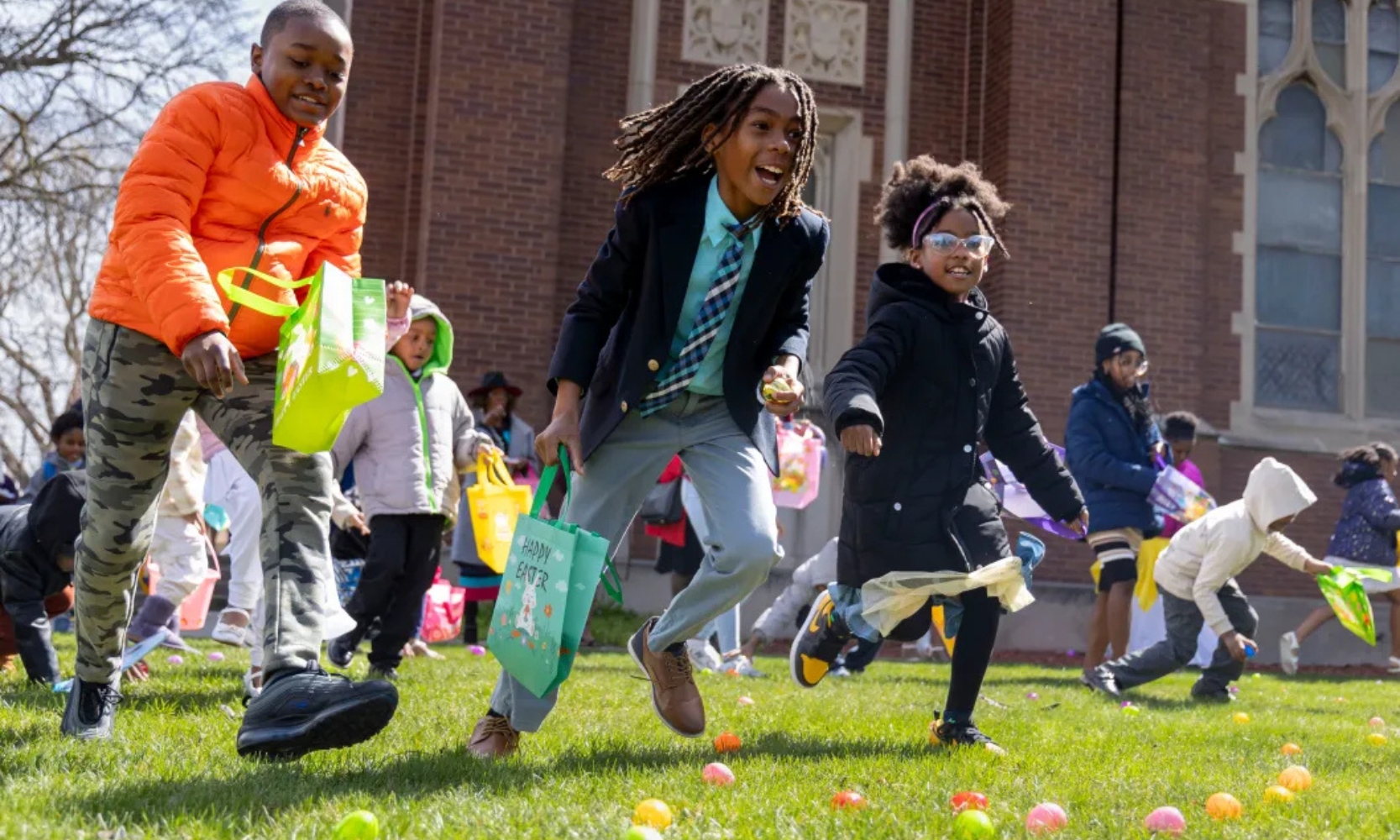 Image of children running and hunting eggs at Eggleston Park in Evanston, IL