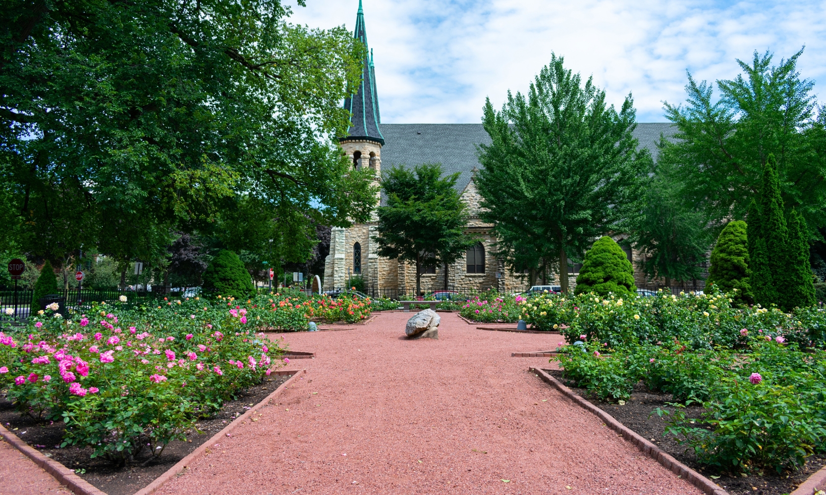 Image of the Merrick Rose Garden in Evanston, IL