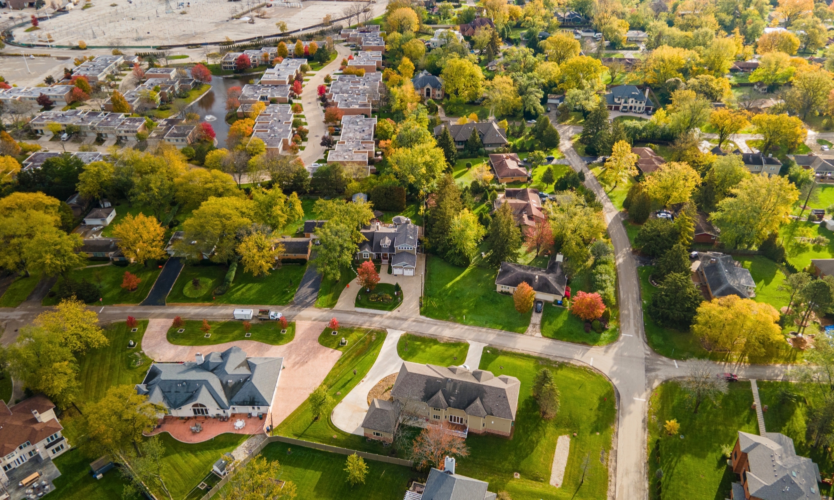 Aerial view image of a suburban residential neighborhood in Bloomingdale, IL