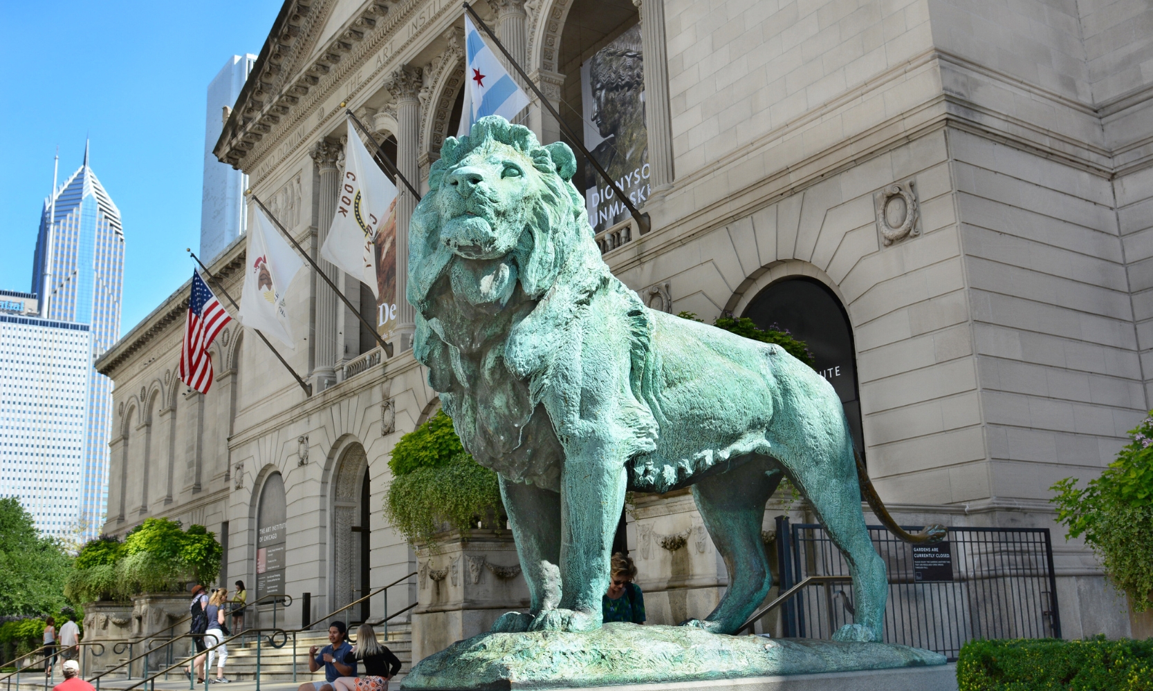 Image of a bronze lion statue in front of the Art Institute of Chicago entrance