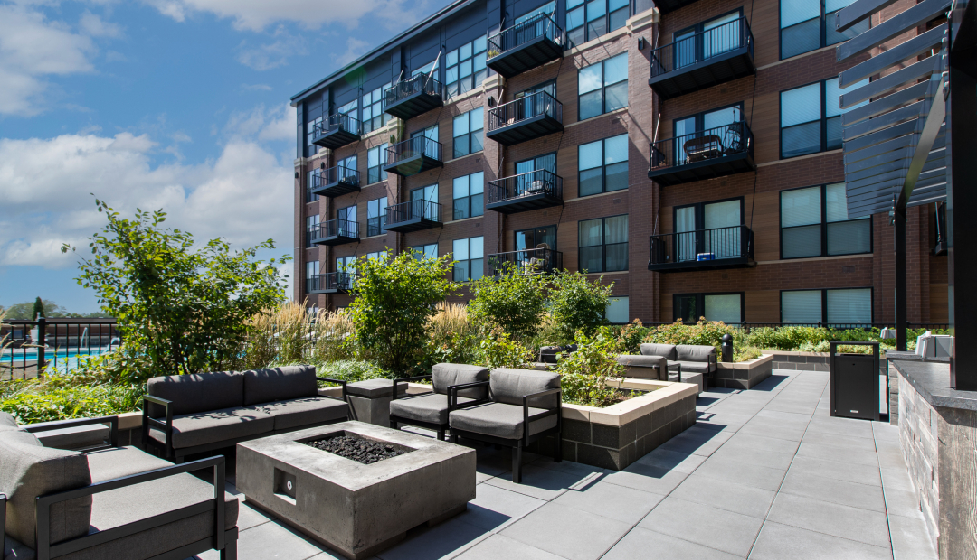 Amenity Deck Seating (2)