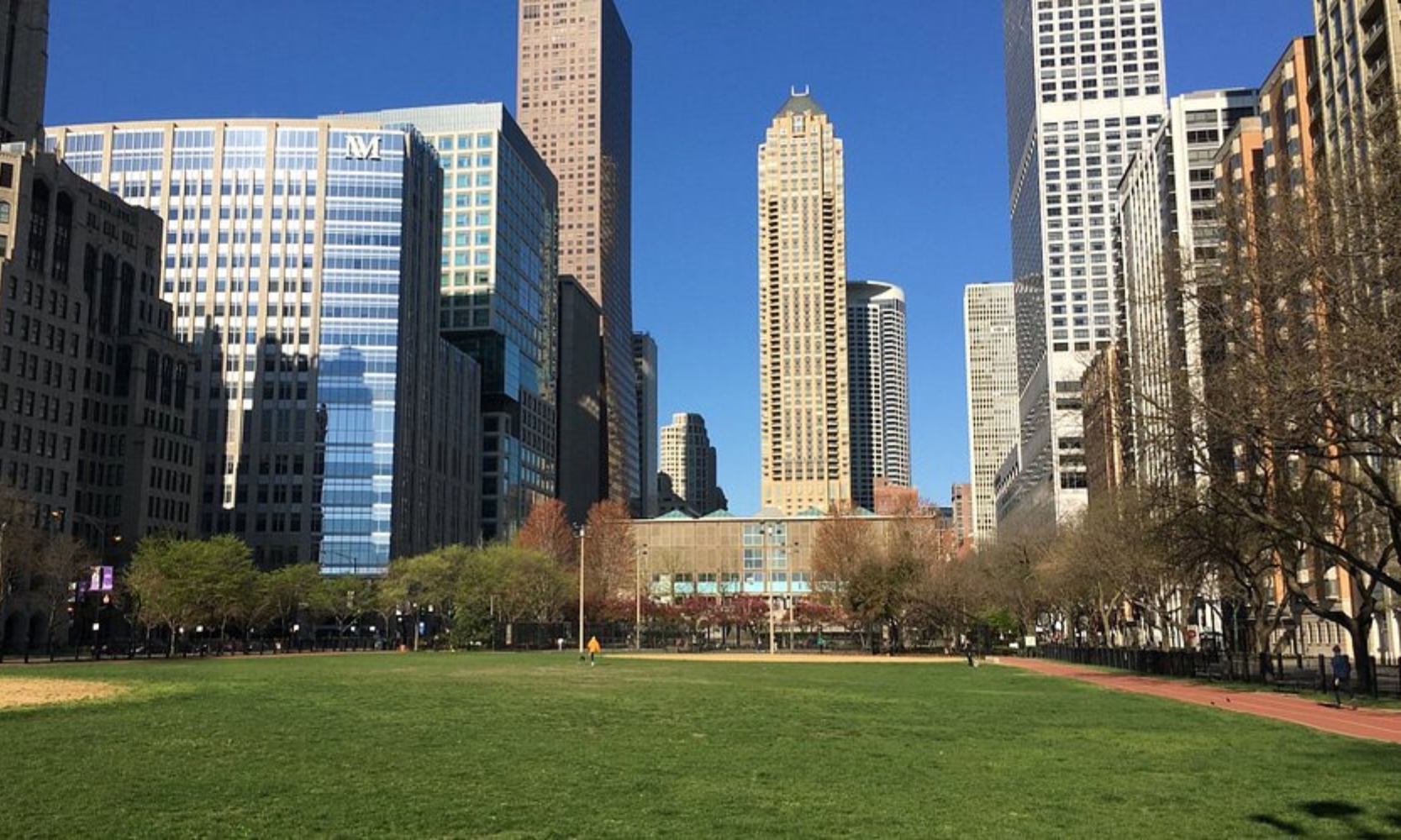 Daytime image of Lake Shore Park in Streeterville, Chicago