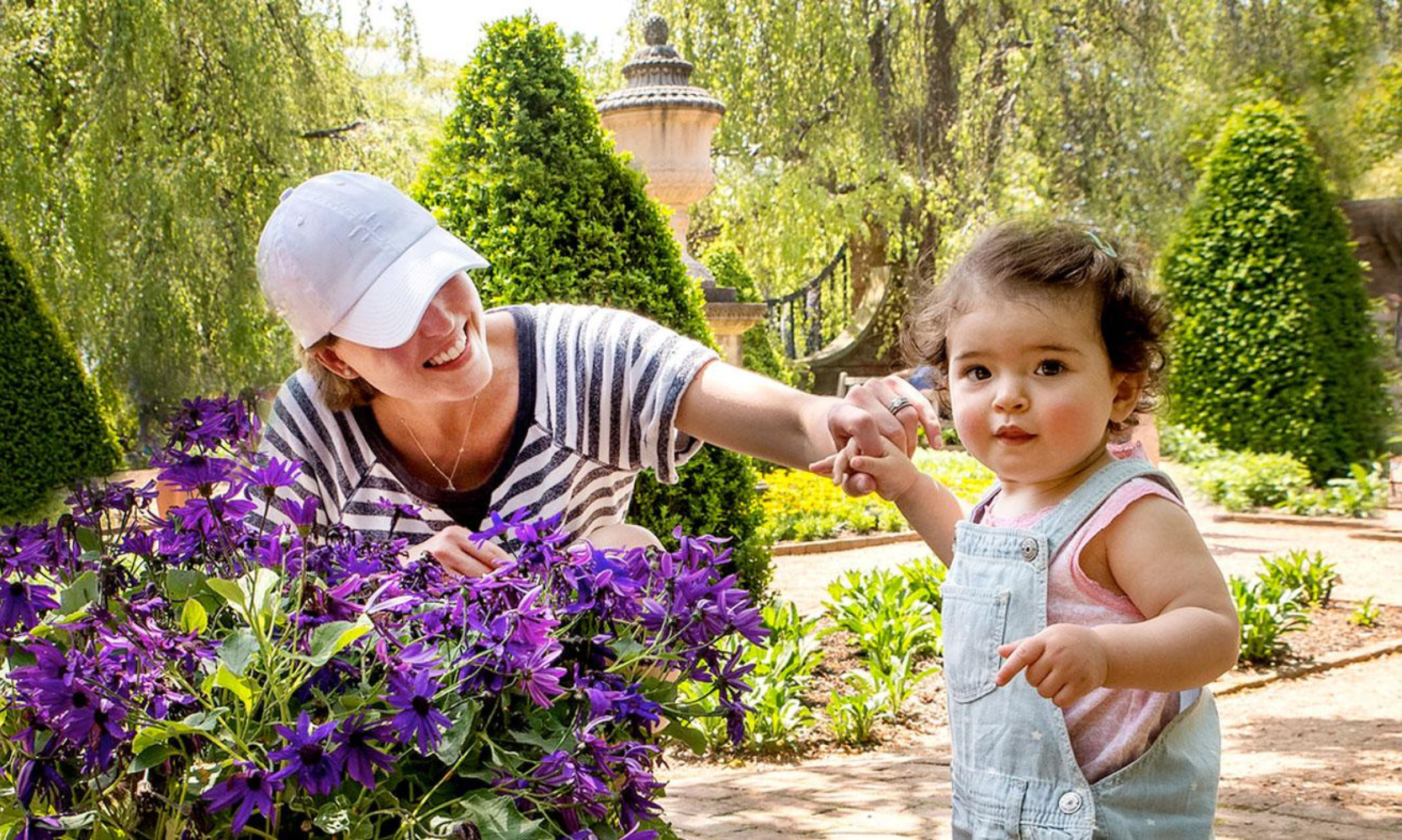 Image of a mother and her baby looking at flowers at the Chicago Botanic Garden