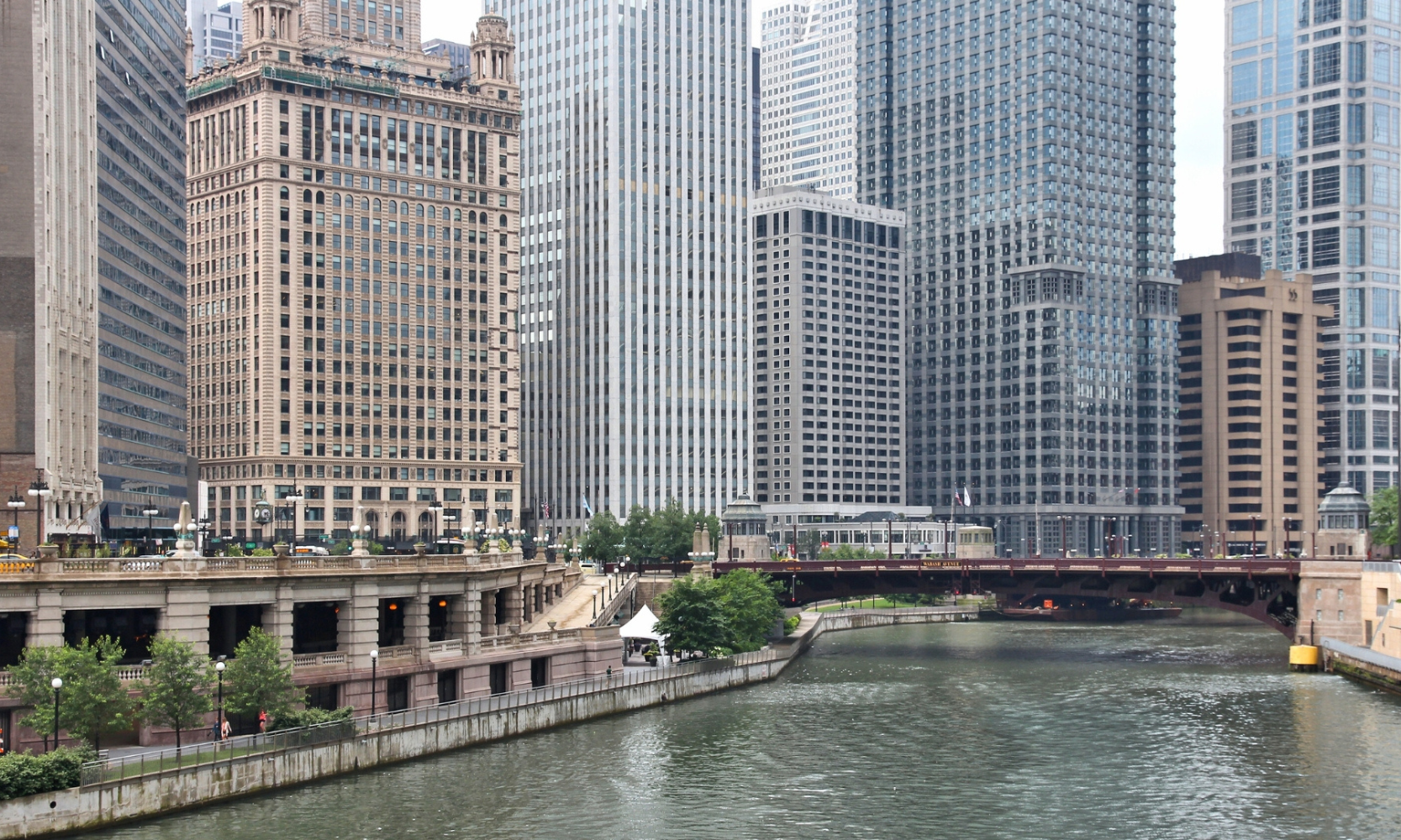 Wideshot image of the Chicago Loop downtown area with skyscrapers and a river during the day