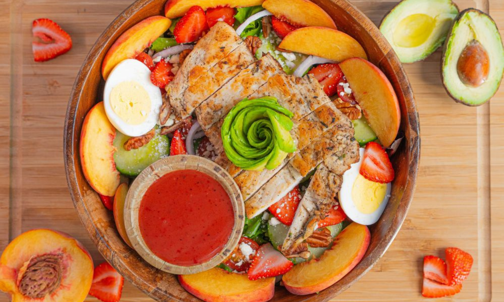 Top-view image of the chicken and peach salad lunch at Avocado Theory